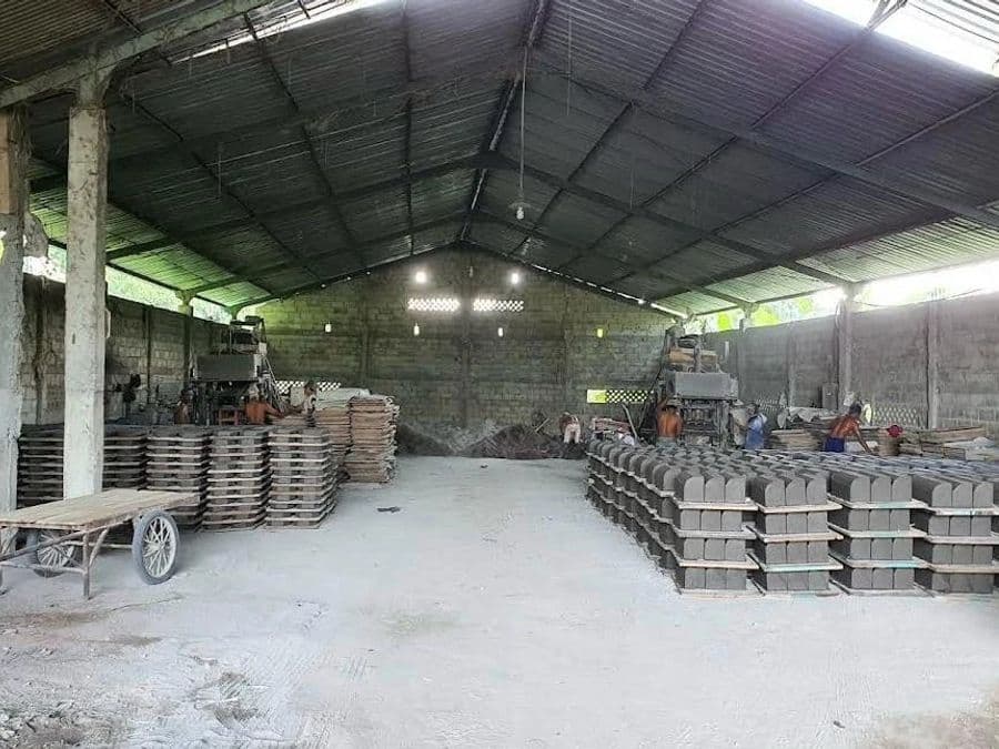 Pabrik paving dan batako di Madiun dengan mesin press